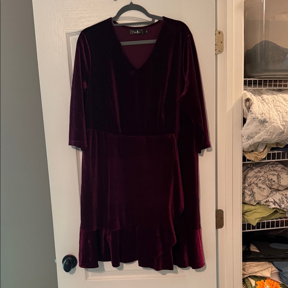 Velvet V-Neck Midi Dress in Wine